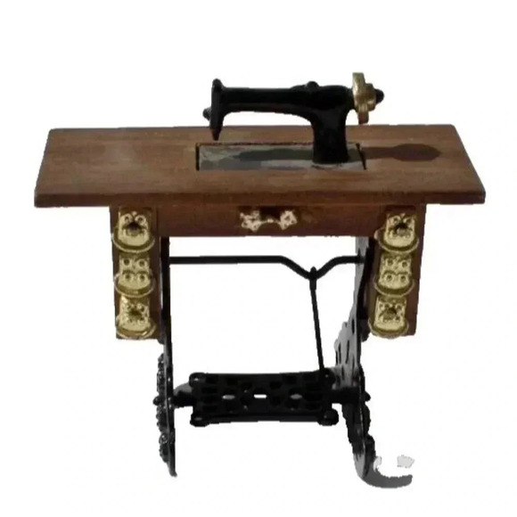 VINTAGE Miniature Doll House Treadle Sewing Machine - Picture 1 of 3